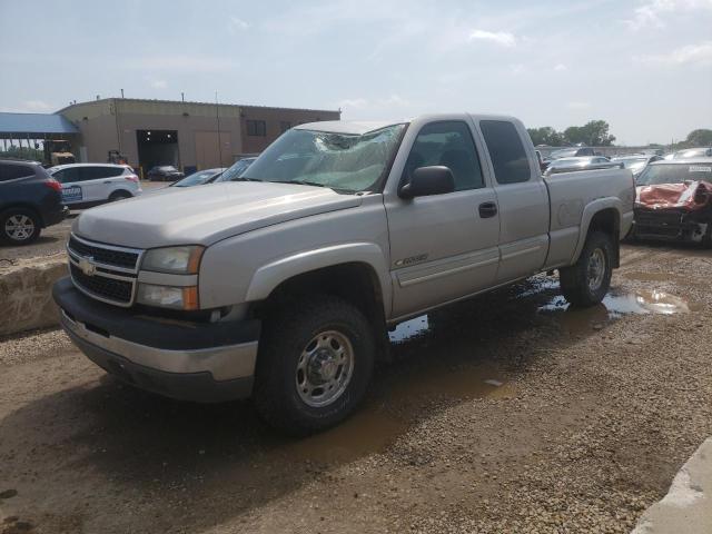 CHEVROLET SILVERADO 2006 with VIN 1GCHK29U36E137766 - Photo from auction