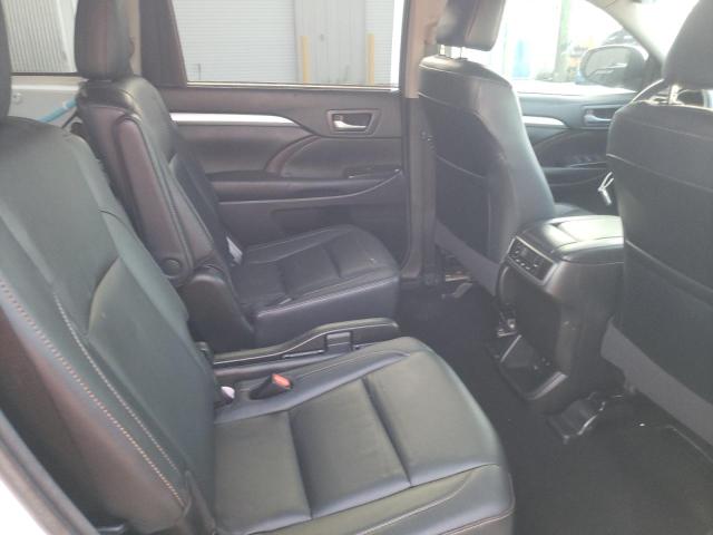 Photo 11 from auction – 2018 TOYOTA HIGHLANDER with VIN 5TDKZRFH7JS542291