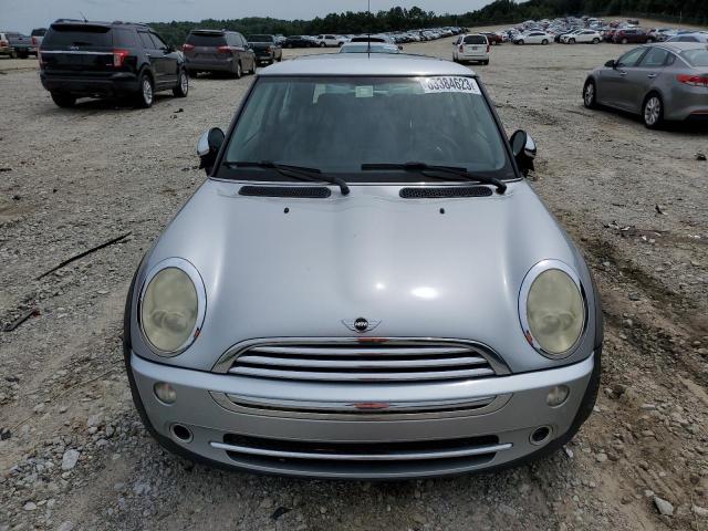 Снимка 5 от търг – 2005 MINI COOPER с VIN WMWRC335X5TK63025