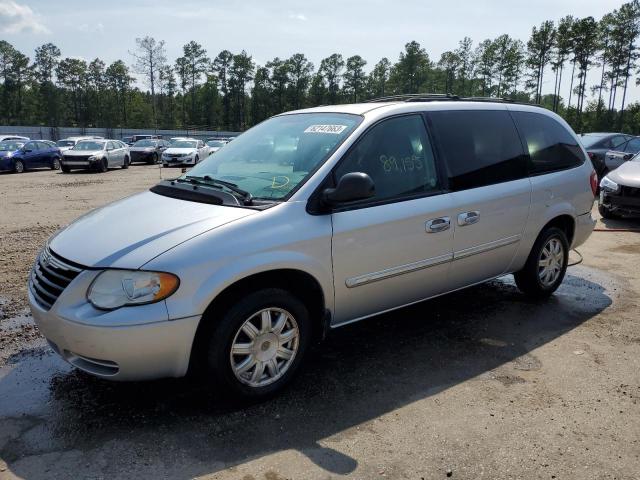 CHRYSLER TOWN & COU 2005 with VIN 2C4GP54L65R337992 - Photo from auction