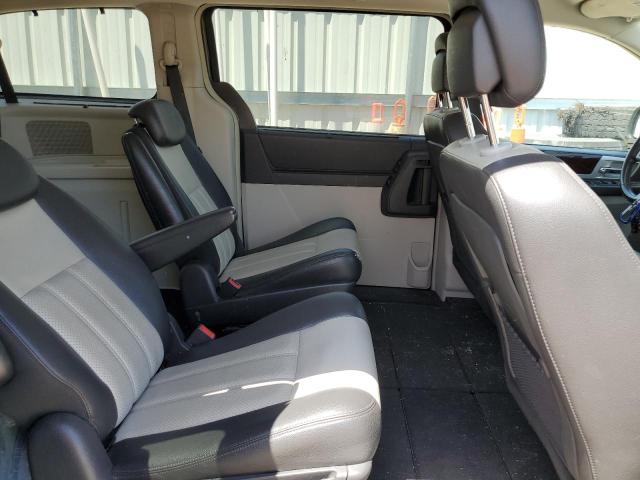 Photo 11 from auction – 2010 CHRYSLER TOWN & COU with VIN 2A4RR8D13AR428595