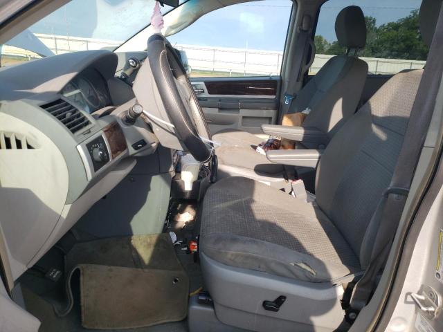 Photo 7 from auction – 2010 CHRYSLER TOWN & COU with VIN 2A4RR5D1XAR189772