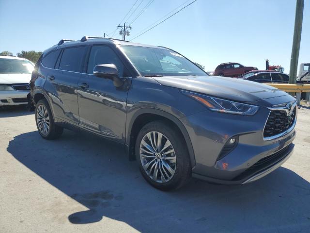 Photo 4 from auction – 2022 TOYOTA HIGHLANDER with VIN 5TDFZRBH3NS171756