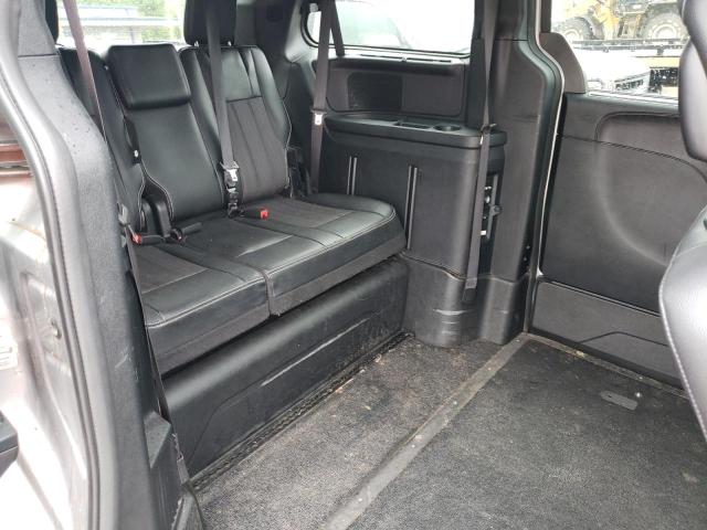 Photo 11 from auction – 2016 CHRYSLER TOWN & COU with VIN 2C4RC1HGXGR142149