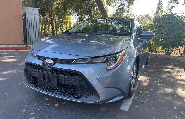 TOYOTA COROLLA LE 2021 with VIN JTDEAMDE8MJ027351 - Photo from auction
