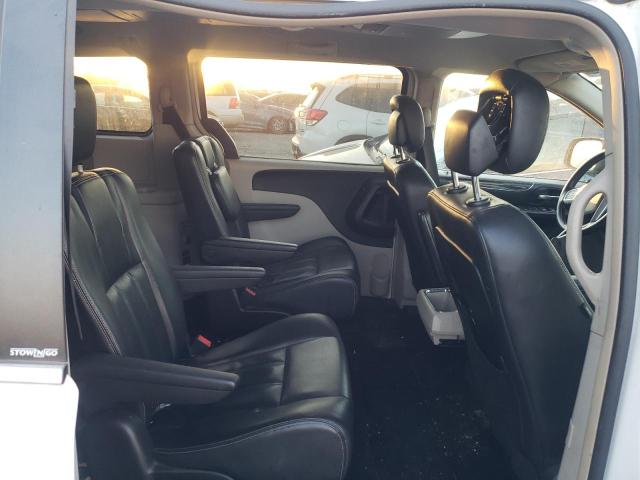 Photo 11 from auction – 2014 CHRYSLER TOWN & COU with VIN 2C4RC1BGXER157434