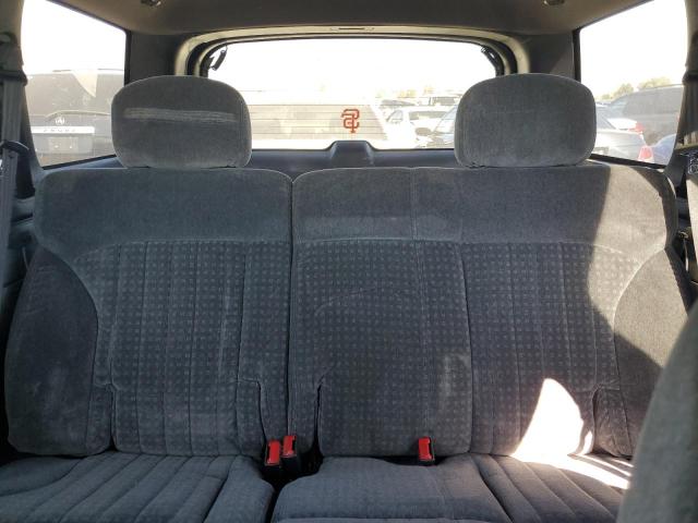 Photo 10 from auction – 2000 CHEVROLET BLAZER with VIN 1GNDT13W8Y2322858