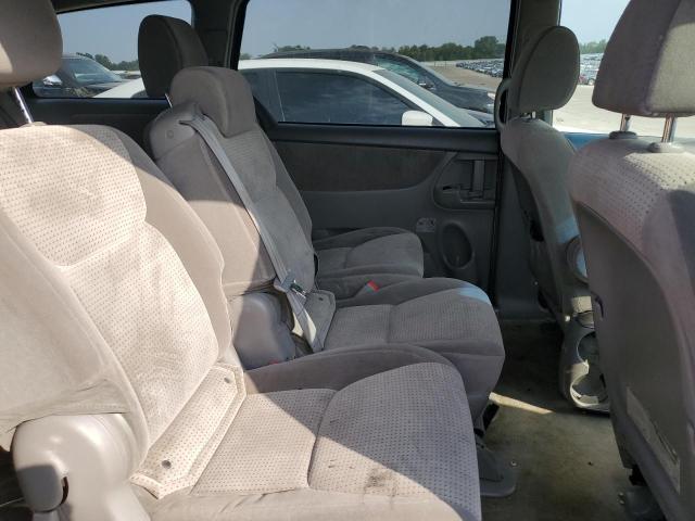 Photo 11 from auction – 2010 TOYOTA SIENNA CE with VIN 5TDKK4CC4AS320176