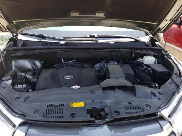 Photo 11 from auction – 2018 TOYOTA HIGHLANDER with VIN 5TDJZRFH5JS904520
