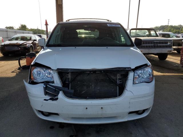 Photo 5 from auction – 2010 CHRYSLER TOWN & COU with VIN 2A4RR5D19AR421102
