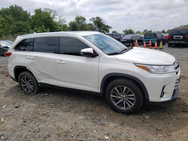Photo 4 from auction – 2019 TOYOTA HIGHLANDER with VIN 5TDKZRFH1KS561307