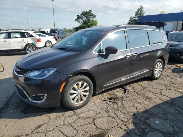 CHRYSLER PACIFICA T 2017 with VIN 2C4RC1BG8HR621910 - Photo from auction