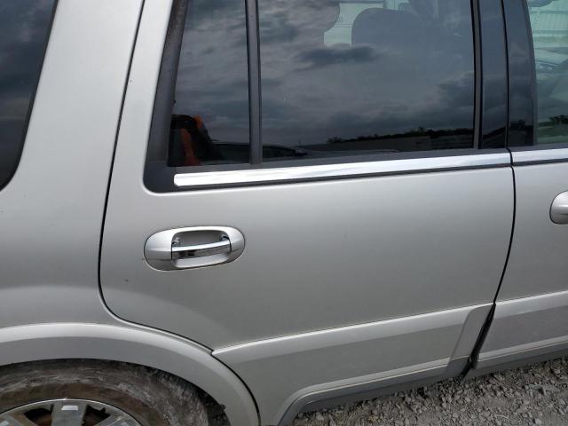 Photo 11 from auction – 2004 LINCOLN NAVIGATOR with VIN 5LMFU28R74LJ06259