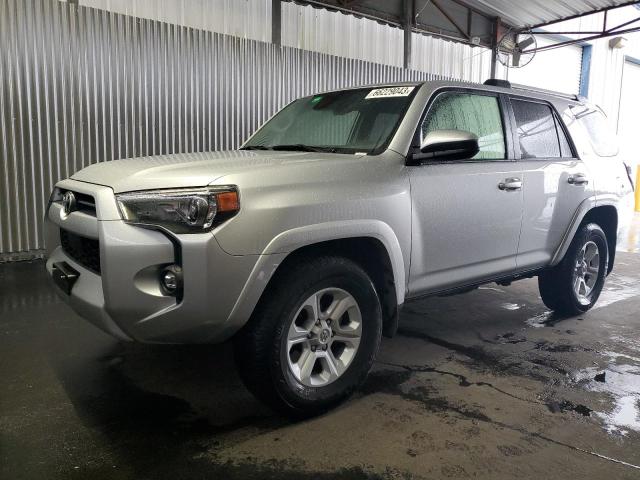 TOYOTA 4RUNNER SR 2022 with VIN JTEEU5JR1N5262152 - Photo from auction