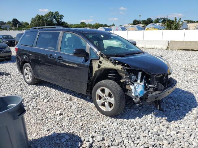Photo 4 from auction – 2018 TOYOTA SIENNA LE with VIN 5TDKZ3DC0JS943346
