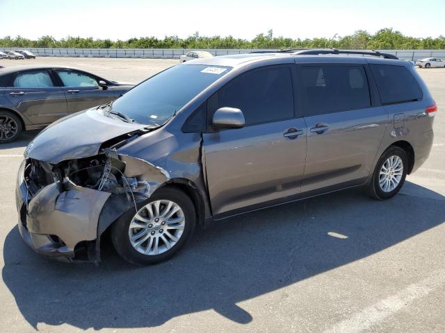TOYOTA SIENNA XLE 2011 with VIN 5TDYK3DC0BS021742 - Photo from auction