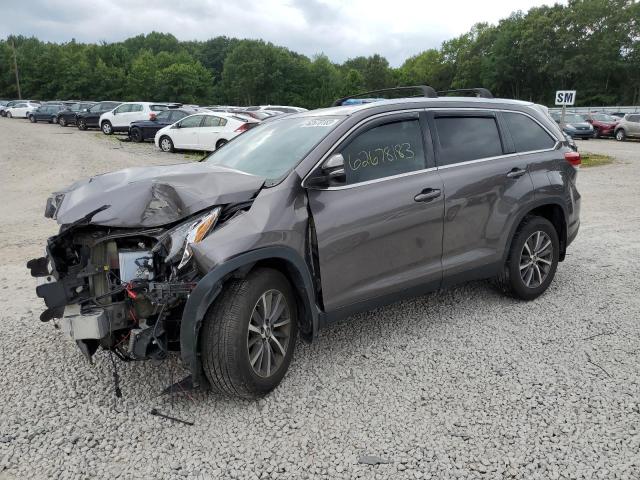 TOYOTA HIGHLANDER 2019 with VIN 5TDJZRFH2KS935161 - Photo from auction