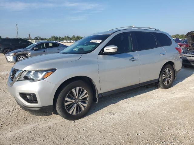 NISSAN PATHFINDER 2017 with VIN 5N1DR2MN0HC609393 - Photo from auction