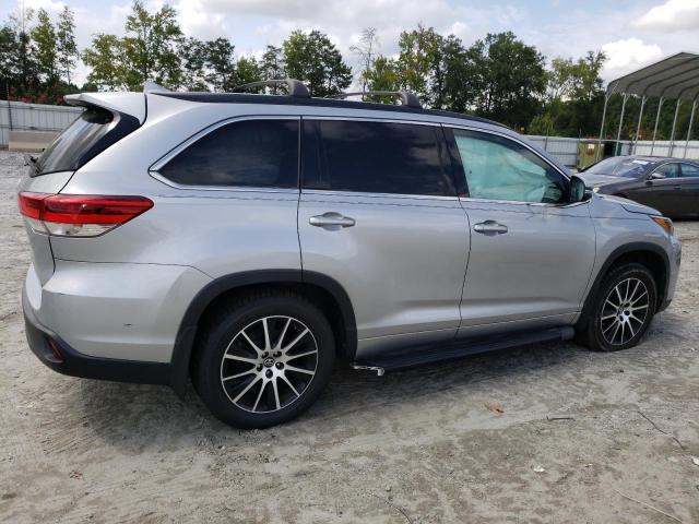 Photo 3 from auction – 2017 TOYOTA HIGHLANDER with VIN 5TDJZRFH1HS448137