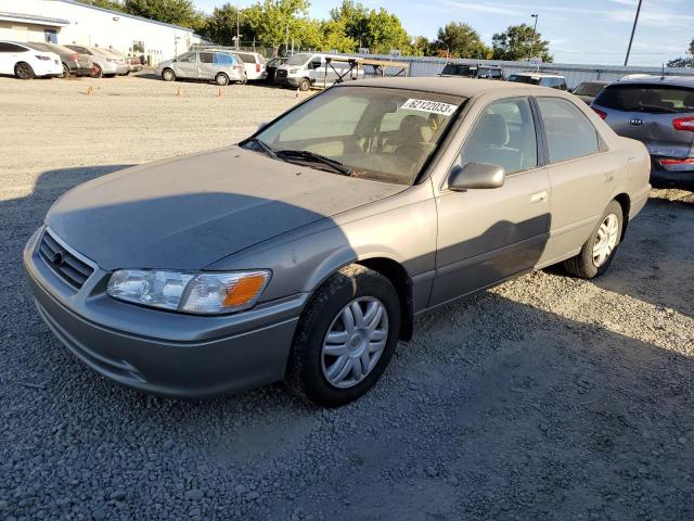 TOYOTA CAMRY LE 2001 with VIN 4T1BF22K71U115136 - Photo from auction