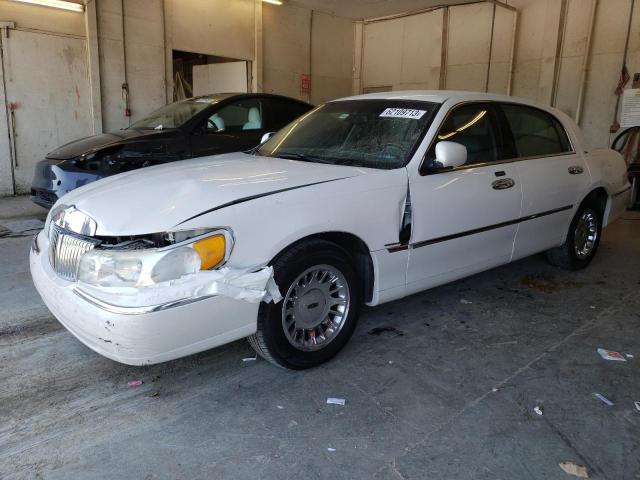 LINCOLN TOWN CAR C 2000 with VIN 1LNHM83W4YY769471 - Photo from auction