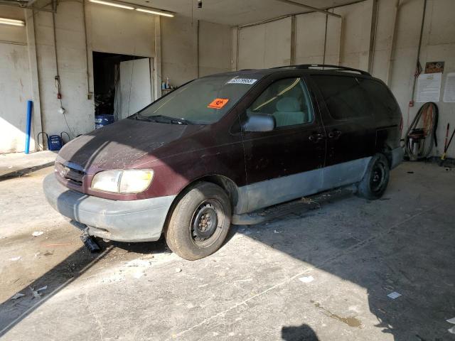 TOYOTA SIENNA LE 2000 with VIN 4T3ZF13C0YU205570 - Photo from auction