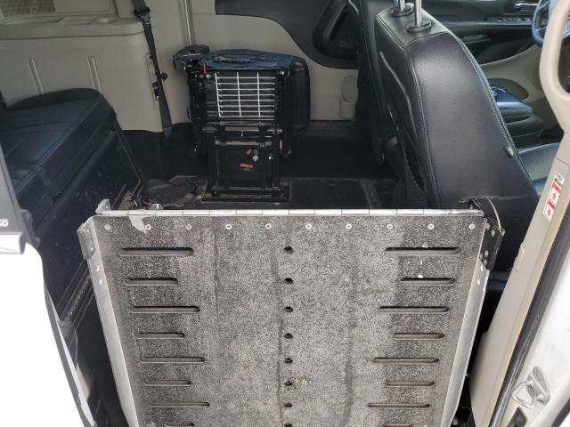 Photo 10 from auction – 2013 CHRYSLER TOWN & COU with VIN 2C4RC1BG1DR821652