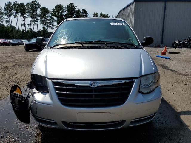 Photo 5 from auction – 2005 CHRYSLER TOWN & COU with VIN 2C4GP54L65R337992