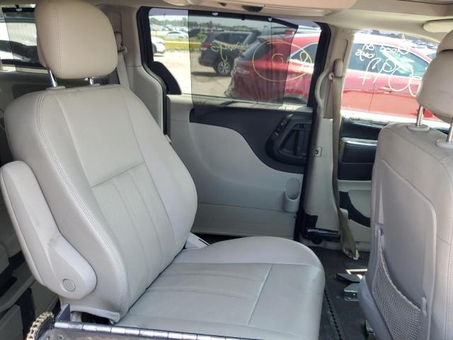 Photo 11 from auction – 2016 CHRYSLER TOWN & COU with VIN 2C4RC1CG8GR269229