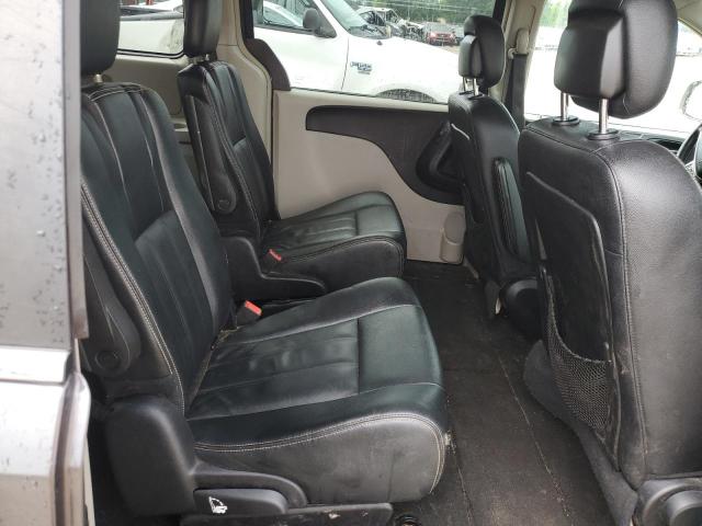 Photo 11 from auction – 2016 CHRYSLER TOWN & COU with VIN 2C4RC1BGXGR294408