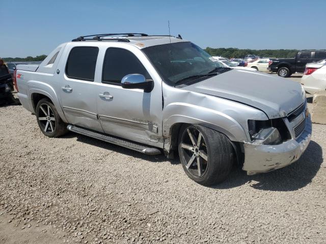 Photo 4 from auction – 2013 CHEVROLET AVALANCHE with VIN 3GNTKFE75DG188894