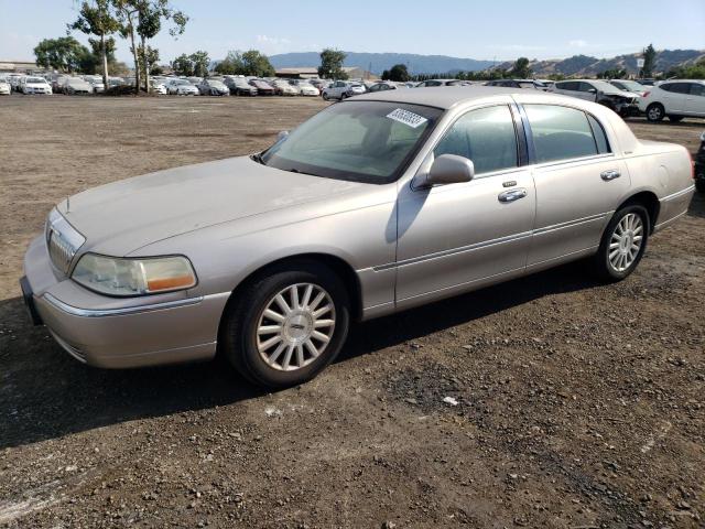 LINCOLN TOWN CAR E 2003 with VIN 1LNHM81W53Y699894 - Photo from auction