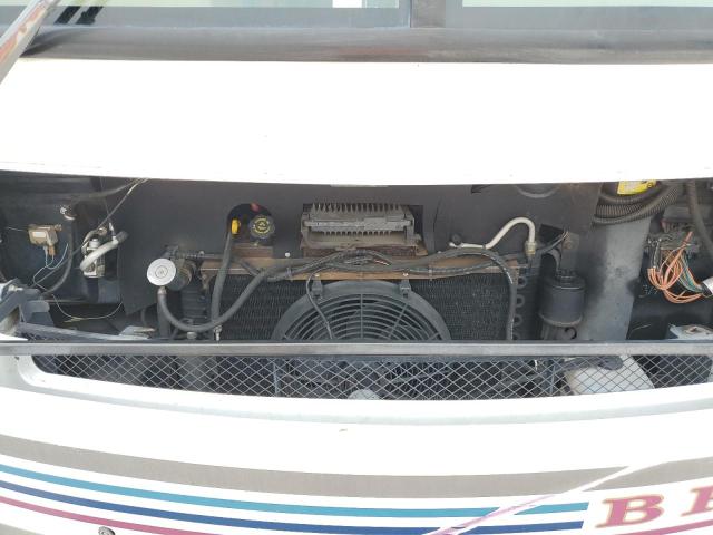 Photo 7 from auction – 2000 WORKHORSE CUSTOM CHASSIS MOTORHOME with VIN 5B4LP37J2Y3319733