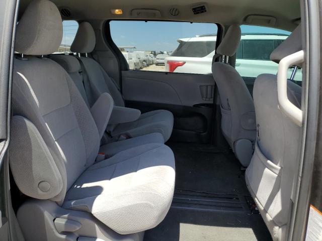 Photo 11 from auction – 2018 TOYOTA SIENNA LE with VIN 5TDKZ3DC3JS929361