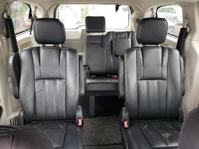 Photo 10 from auction – 2016 CHRYSLER TOWN & COU with VIN 2C4RC1BG4GR245656