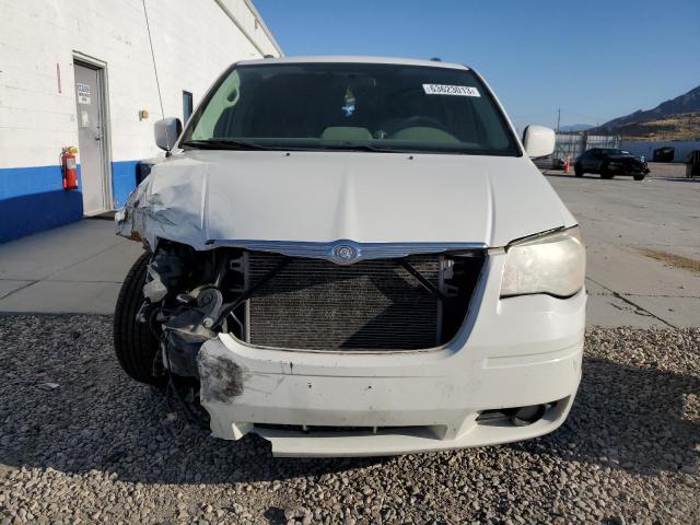 Photo 5 from auction – 2010 CHRYSLER TOWN & COU with VIN 2A4RR5D19AR260444