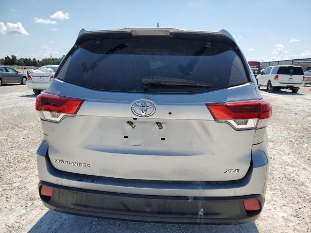 Photo 6 from auction – 2018 TOYOTA HIGHLANDER with VIN 5TDKZRFH4JS265261