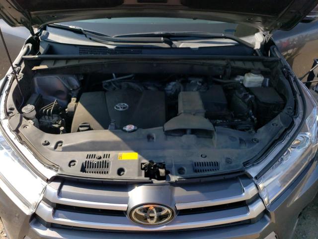 Photo 12 from auction – 2018 TOYOTA HIGHLANDER with VIN 5TDBZRFH1JS907886