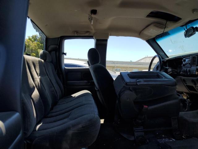 Photo 10 from auction – 2004 CHEVROLET SILVERADO with VIN 2GCEC19V741335560