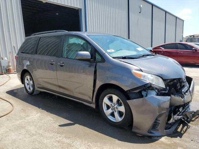 Photo 4 from auction – 2018 TOYOTA SIENNA LE with VIN 5TDKZ3DC9JS906201