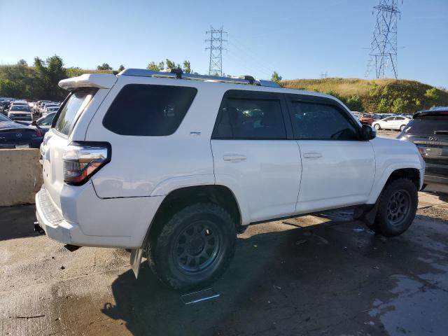 Photo 3 from auction – 2015 TOYOTA 4RUNNER SR with VIN JTEBU5JR1F5236252
