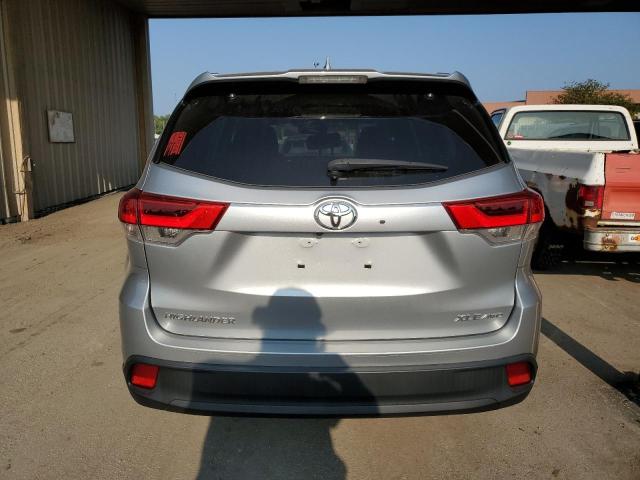 Photo 6 from auction – 2018 TOYOTA HIGHLANDER with VIN 5TDJZRFH6JS823493