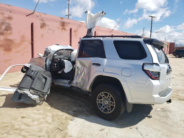 Снимка 2 от търг – 2020 TOYOTA 4RUNNER SR с VIN JTEBU5JRXL5776744