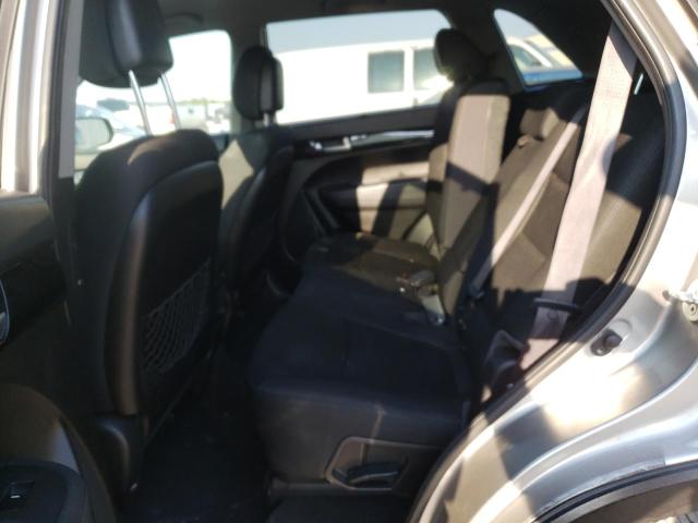 Photo 11 from auction – 2015 KIA SORENTO LX with VIN 5XYKT4A67FG655012