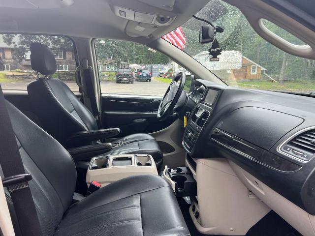 Photo 5 from auction – 2012 CHRYSLER TOWN & COU with VIN 2C4RC1BGXCR401337