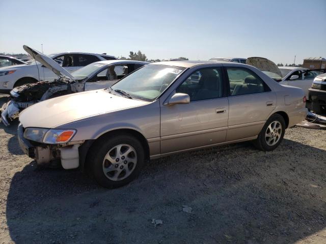 TOYOTA CAMRY LE 2000 with VIN JT2BG28K7Y0411633 - Photo from auction