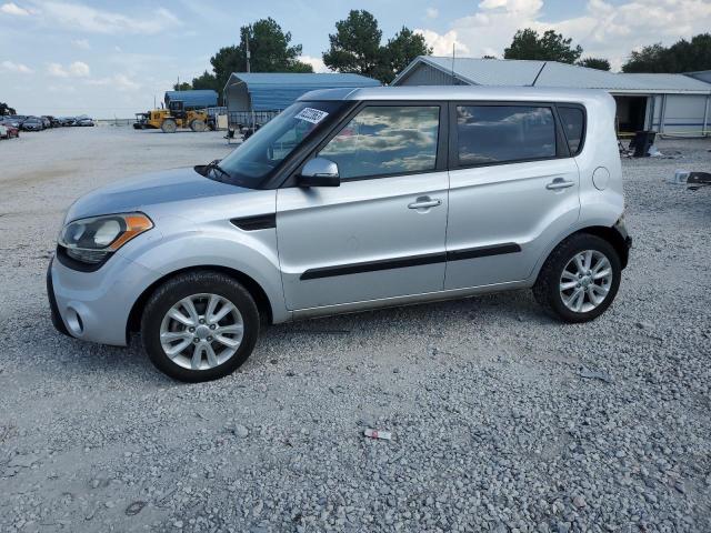 KIA SOUL + 2013 с VIN KNDJT2A64D7556495 - Снимка от търг
