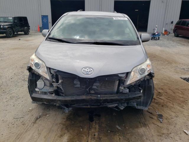Photo 5 from auction – 2015 TOYOTA SIENNA LE with VIN 5TDKK3DC4FS593652