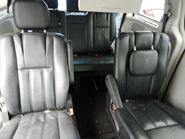Photo 10 from auction – 2015 CHRYSLER TOWN & COU with VIN 2C4RC1CG2FR674727