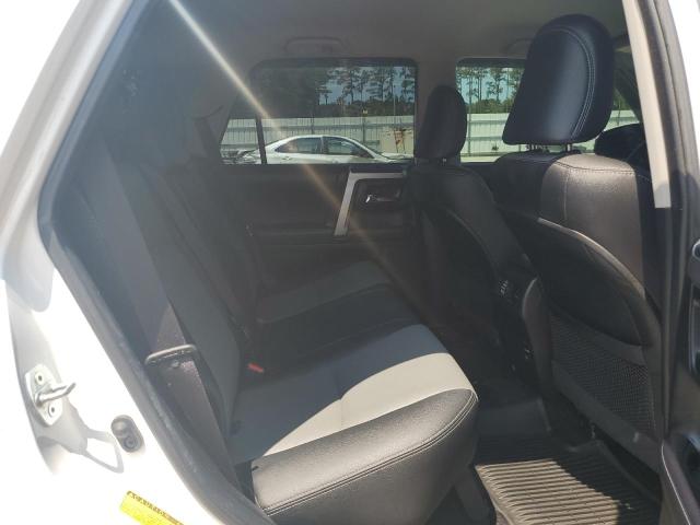 Photo 11 from auction – 2018 TOYOTA 4RUNNER SR with VIN JTEBU5JR4J5604562